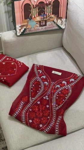 مخور بشت العيد من قطعتين حرير ملكي+بشت بدون تفصيل