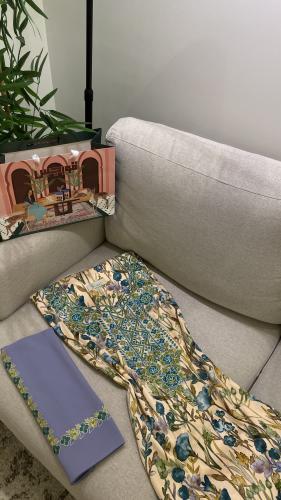 مخور+شيلة حرير اندونيسي بدون تفصيل