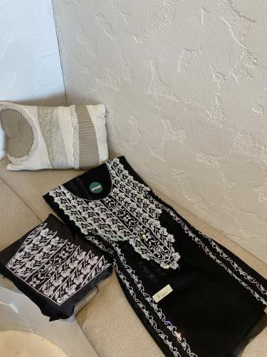 مخور بشت العيد اسود من قطعتين حرير ملكي+بشت بدون ت...