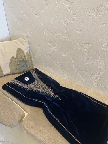 مخور اللؤلؤ مخمل بلون بترولي