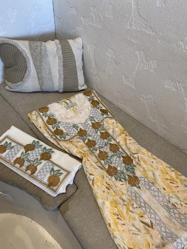 مخور ميثه 1حرير ايطالي بدون تفصيل والكم قطعتين