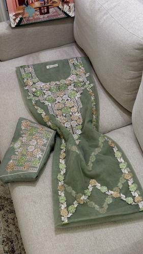 مخور ثوب اماراتي قطعتين حرير ملكي+بشت بدون تفصيل