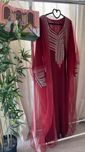 مخور بشت العيد احمر جاهز مقاس سمول