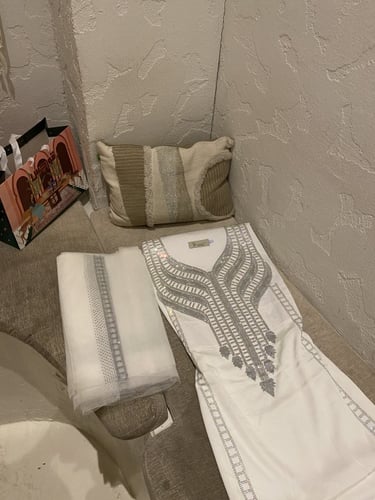 مخور بشت العيد من قطعتين حرير ملكي+بشت بدون تفصيل