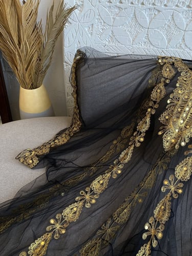 ثوب نشل جاهز اسود بدون الطرحه والقطعه الداخليه