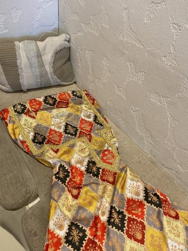 مخور شمه حرير ايطالي بدون تفصيل بتطريز تلي وشك