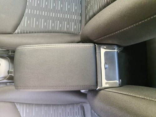 مسند شفروليه سبارك موديل 2016 الى 2022 لون اسود، د...