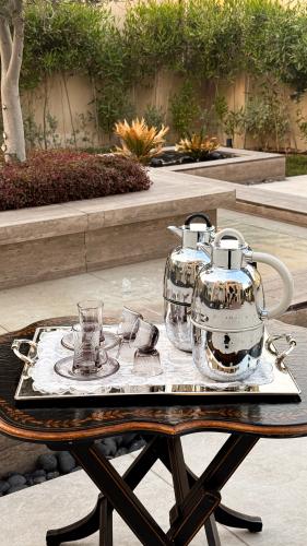 دلة بمقبض ابيض - Thermos with White Handle