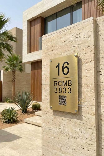 لوحة عنوان وطني ستيل فاخر مع QR – ذهبي / فضي