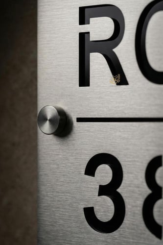 لوحة عنوان وطني افقي ستيل