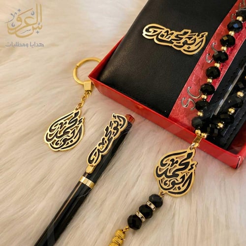 طقم رجالي بالاسم – نقش مبطّن مطلي