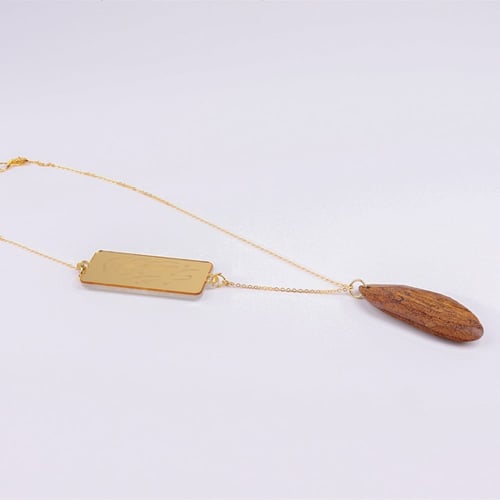 تعليقة سيارة اكريلك بالاسم مع كسرة عود