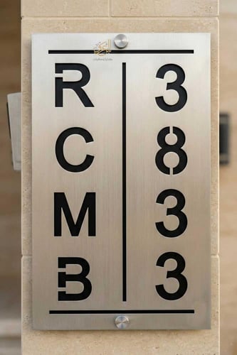 لوحة عنوان وطني عموديه ستيل