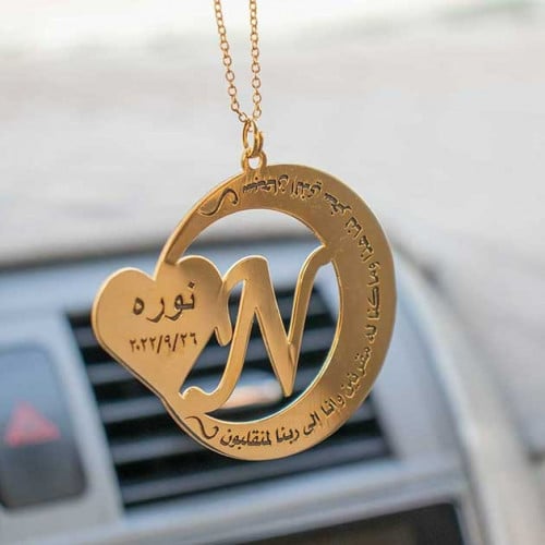 تعليقة سيارة شكل قلب مع اسم وحرف