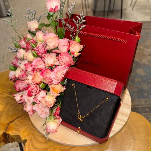 هدية يوم الحب طقم كارتييه ذهبي