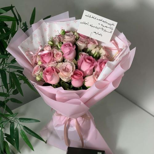 باقه ورديه بتغليف فيونكات