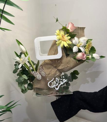 باقة بستايل تراثي انيق مع طباعه اسم