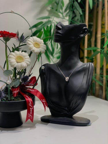 فازة اشراقة الحب مع هديه سلسال من سوارفسكي