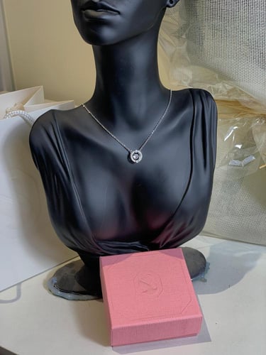 باقة ورد مع سلسال من سوارفسكي