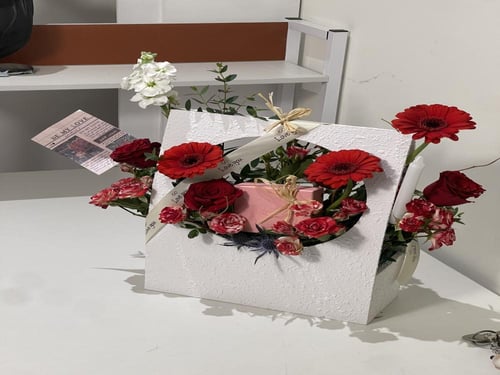 ستاند ورد مع سلسال سوارفسكي درجة اولى ️