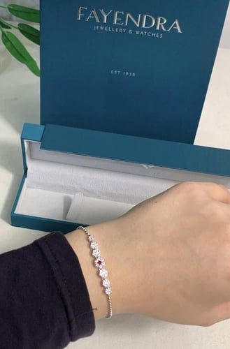 سوارة الياقوت الحمراء من براند Fayndra للفضة