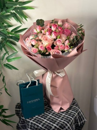 باقة انيقة مع سوارة من فايندر