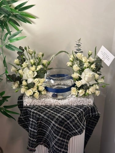 تنسيق ورد مع فازة سمك