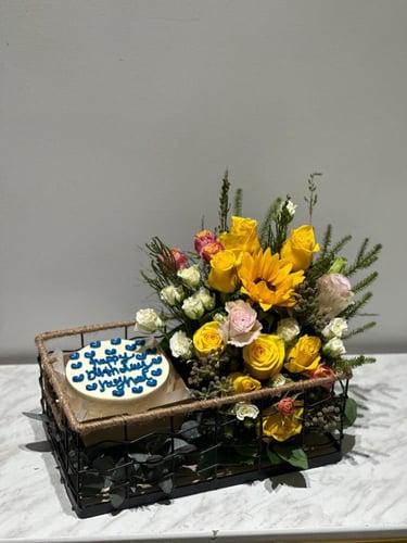 كيك مع ورد -سلة فاخرة