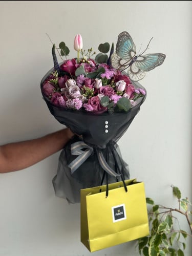 باقه جلد مع فراشة وشوكليت باتشي