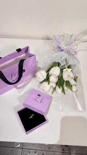 باقة توليب +( خاتم فضة براند Maria)