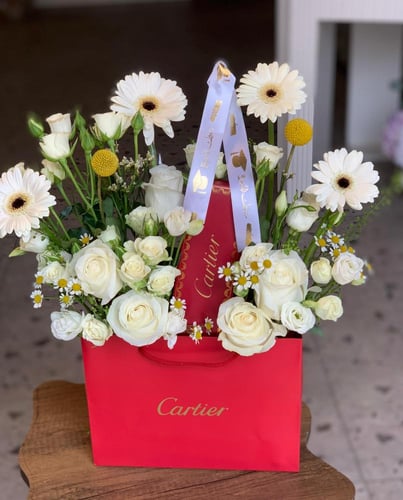 باقة ورد مع قلم ..