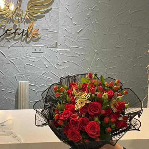 بوكية ورد احمر بتغليف قماشي