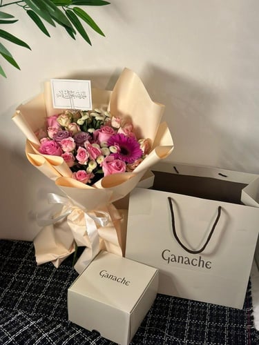 باقه ورد مع كيك توت جاناش