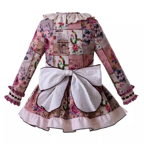 فستان مزين بالزهور بأكمام طويلة أنيقة