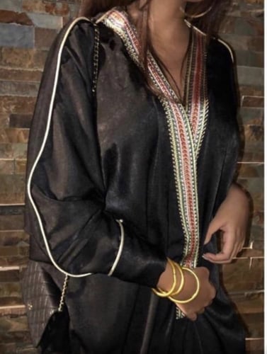 عباية تطريز أمامي الوان تراثية