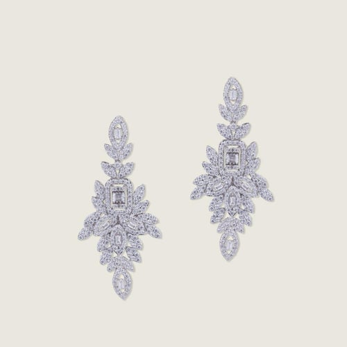 طقم ذهب أبيض عيار 18 بتصميم ورقة الشجر مرصع بالزرك...