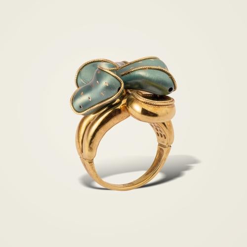 خاتم ذهب عيار 18 بتصميم لمسه عصريه فخمه