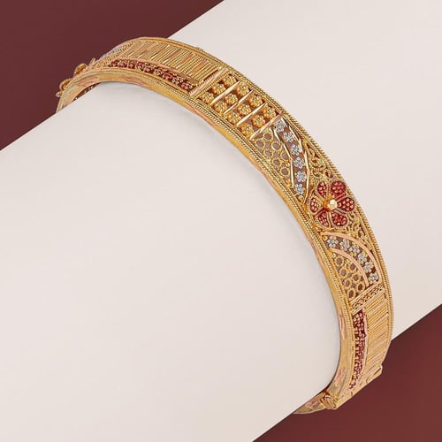 اسوارة ذهب عيار 21 بحرينية تضيء معصمك بالألوان