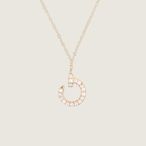 عقد ذهب عيار 18 شكل حرف C مرصع بالزركون