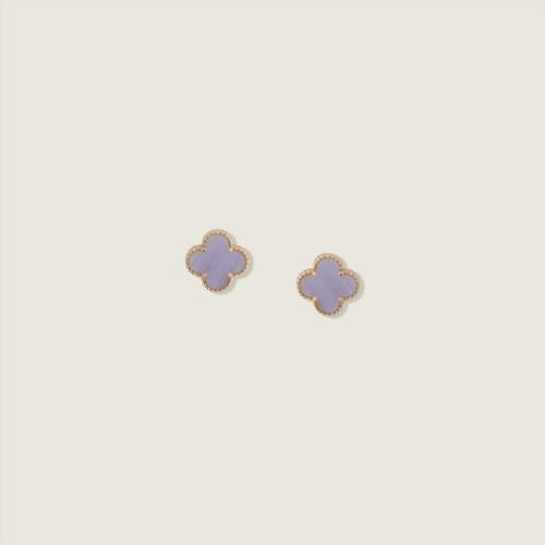 حلق ذهب عيار 18 بتصميم وردة ومينا ليلكية
