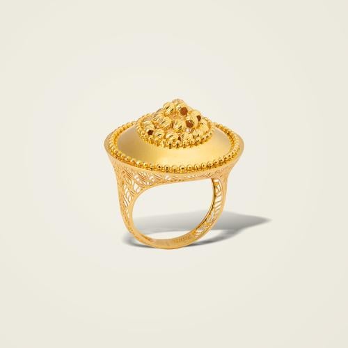 خاتم ذهب عيار 21 بتصميم الزهرة المنقوشة