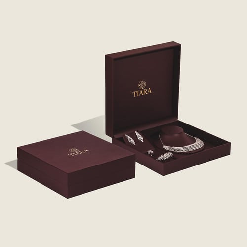 طقم ذهب أبيض عيار 18 بتصميم ورقة الشجر مرصع بالزرك...