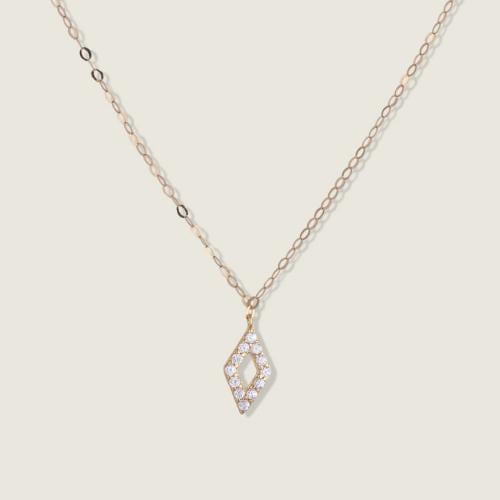 عقد ذهب عيار 18 على شكل معين بالزيركون