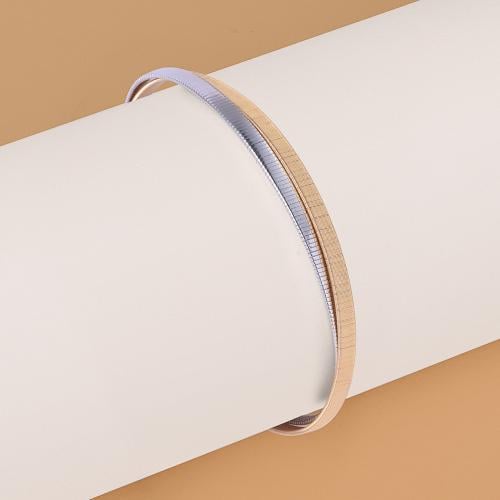 اسوارة ذهب بألوان متناغمة (ذهبي وفضي) عيار 18 تألق...