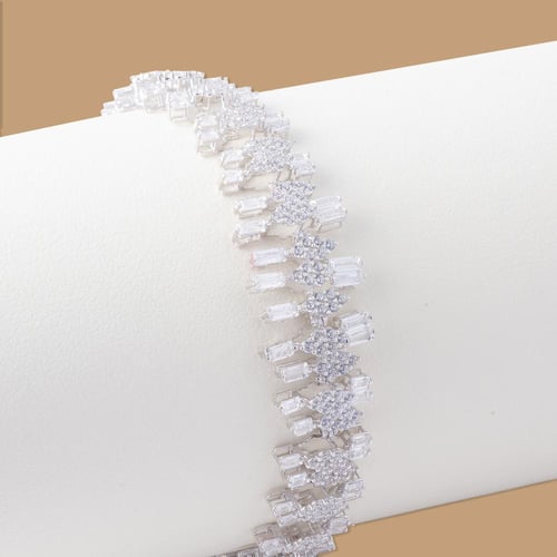 طقم ذهب أبيض عيار 18 مرصع بالزركون بتصميم إيطالي ف...