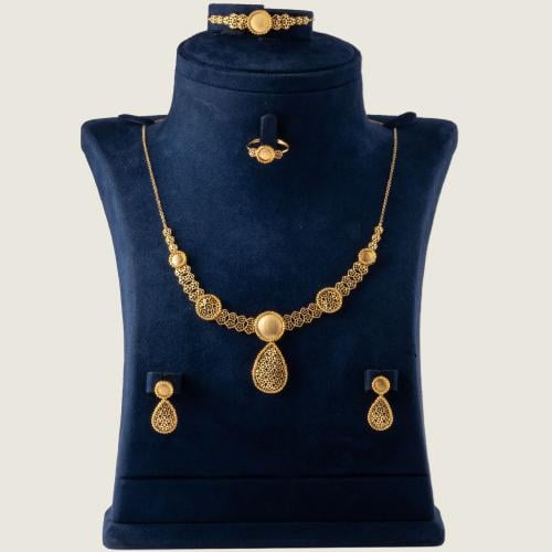 طقم ذهب عيار 21 بتخريم الدوائر والدمعة