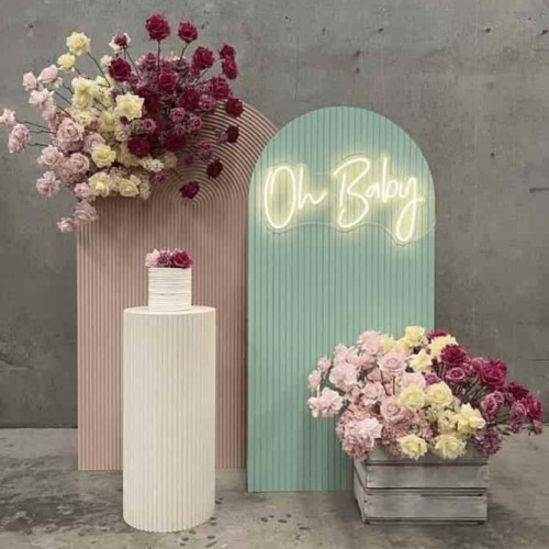 ستاندين بيضاوي مع طاولة