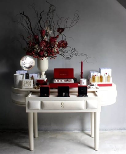 ستاند ملكه رواق