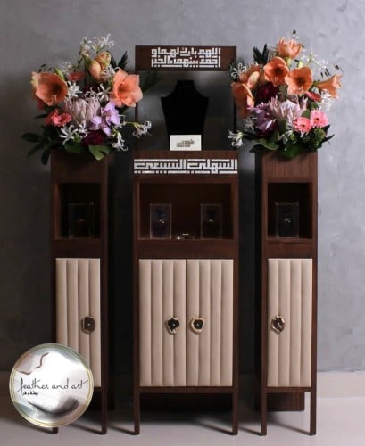 ستاند ملكة خشبي