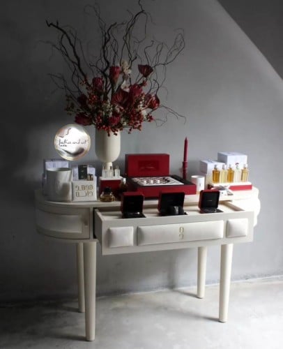 ستاند ملكه رواق